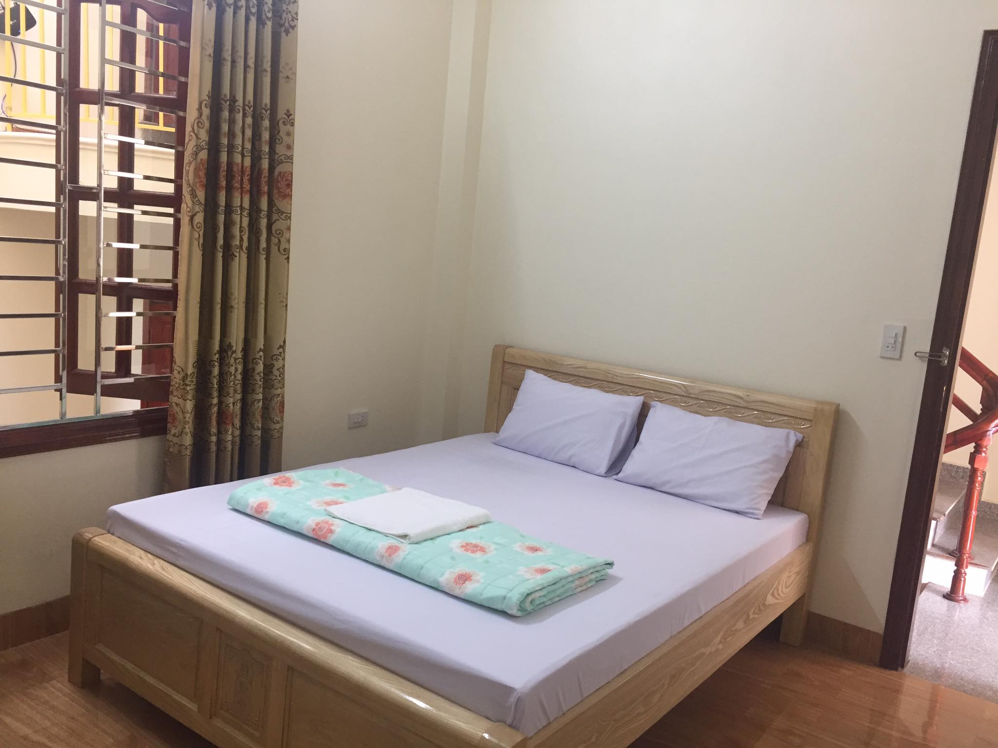 A single room vietdung hostel halong bay
